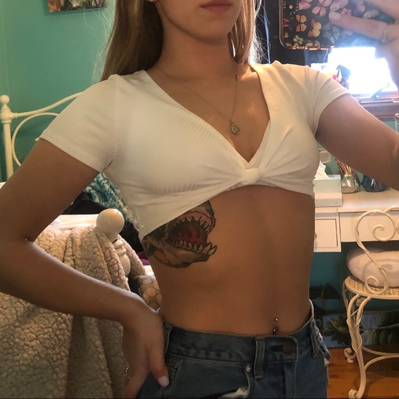 White Fox Crop Top - Picture 4 of 4